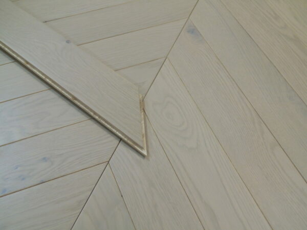 Nevada 15/4 x 90mm Clad Grey Oak Chevron Engineered Flooring