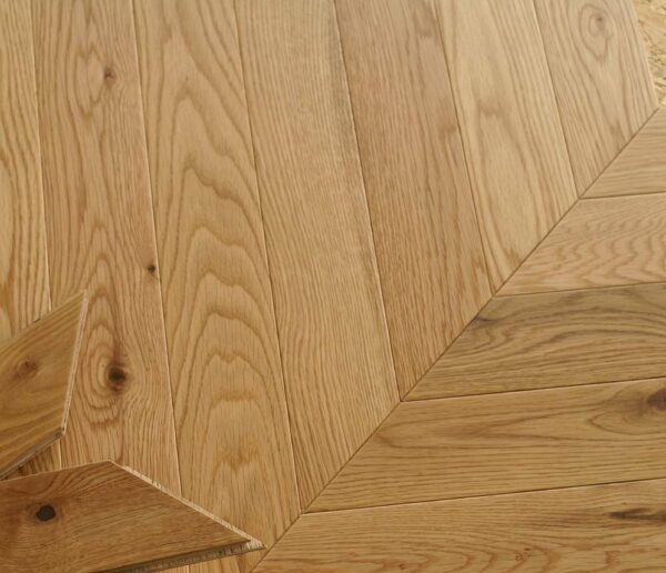 Nevada 15/4 x 90mm Natural Smooth Oak Chevron Engineered Flooring