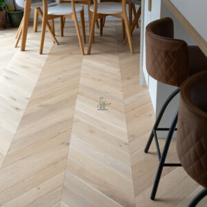 Nevada 14/3 x 90mm Smooth Pale Invisible Oak Chevron Engineered Flooring