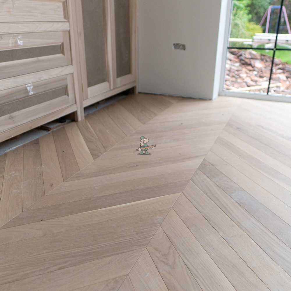 Nevada 14/3 x 90mm Smooth Pale Invisible Oak Chevron Engineered Flooring