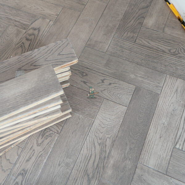 📦 Pallet DEAL – 18mm SMALL Silver Grey Oak Parquet Herringbone Engineered Wood Flooring 52sqm