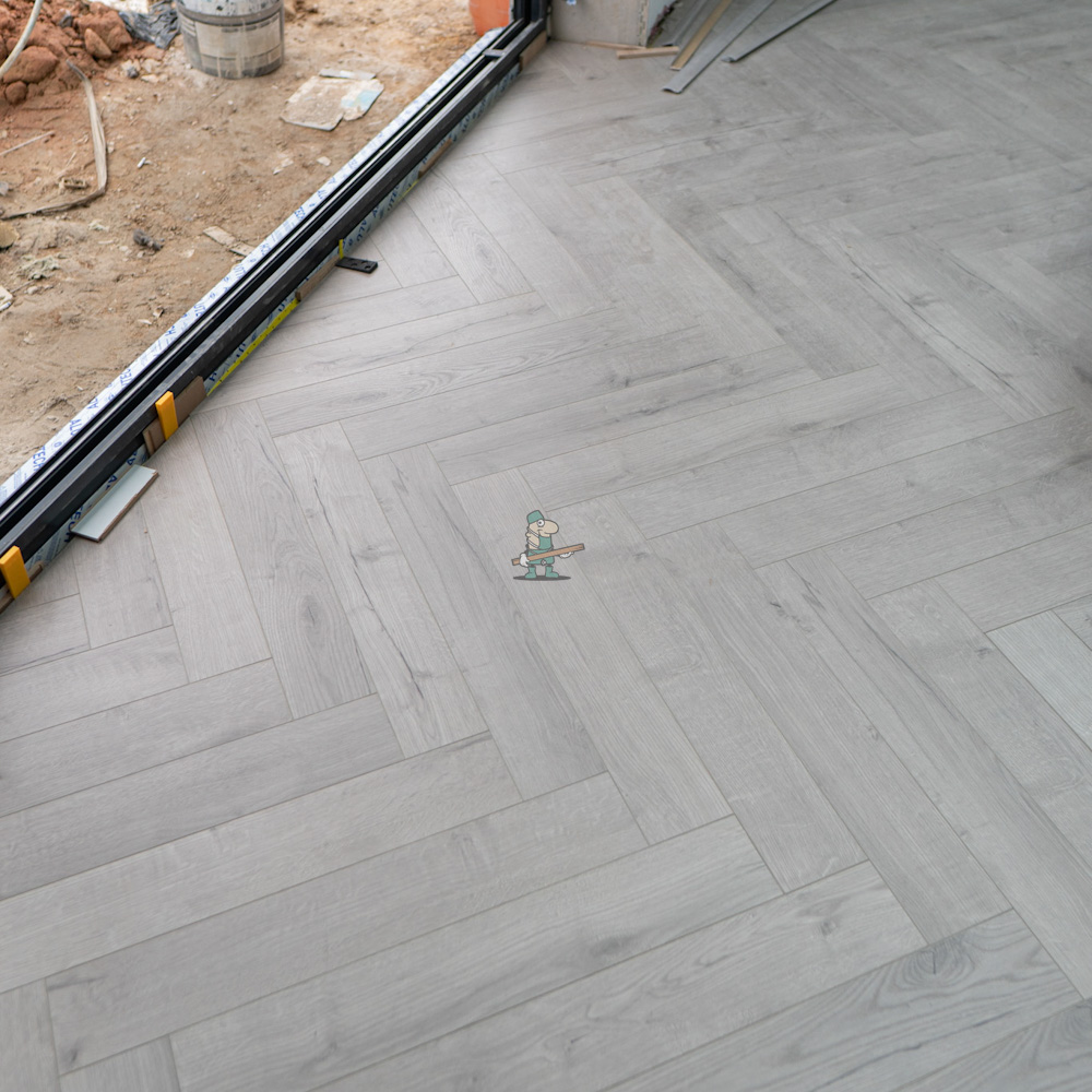 46sqm 📦 Pallet DEAL - 12mm Herringbone Embossed Grey Oak Laminate Flooring