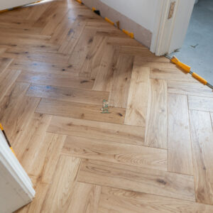 📦 Pallet DEAL – 18mm Honeycomb Caramel Oak Herringbone Engineered Wood Flooring 50sqm